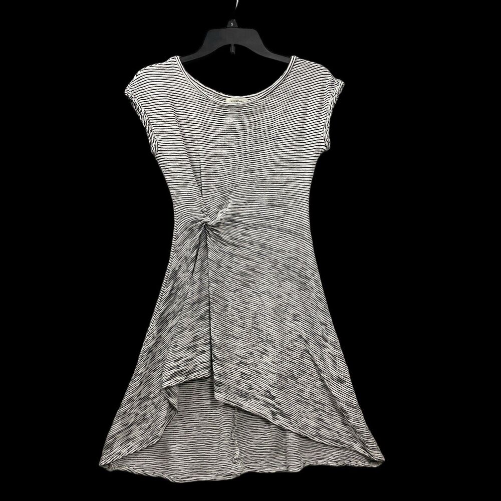 Max Studio Women’s Black & White Design Dress. Pretty SZ/S